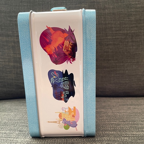 NEW, UNUSED Disney D23 Collectible Lunchbox & Five Exclusive Pins - Picture 6 of 7